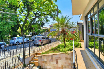 Linda Casa à venda no Bairro da Chácara Inglesa na Rua Cordovil Fernandes Lopes