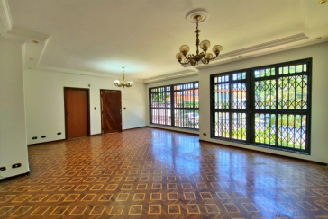 Linda Casa à venda no Bairro da Chácara Inglesa na Rua Cordovil Fernandes Lopes