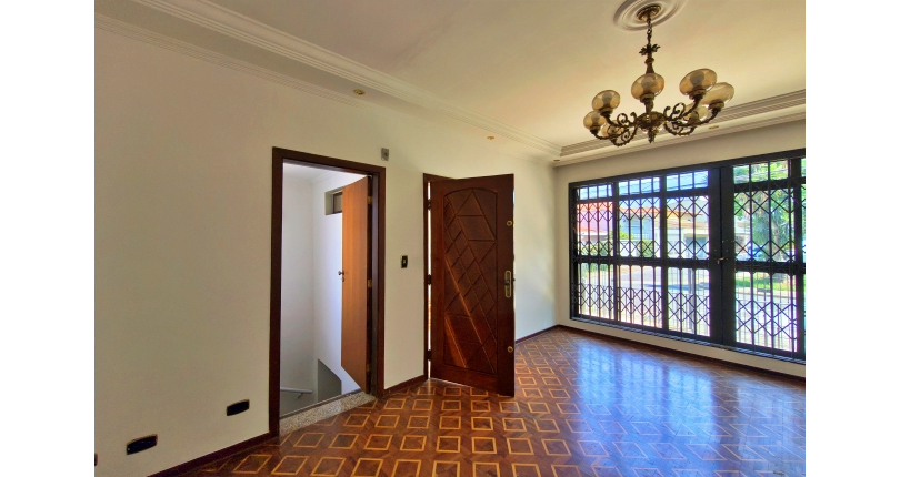 Linda Casa à venda no Bairro da Chácara Inglesa na Rua Cordovil Fernandes Lopes