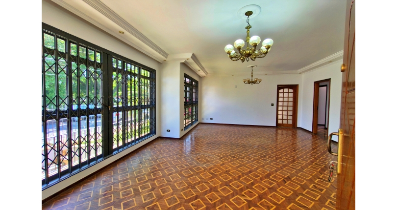 Linda Casa à venda no Bairro da Chácara Inglesa na Rua Cordovil Fernandes Lopes