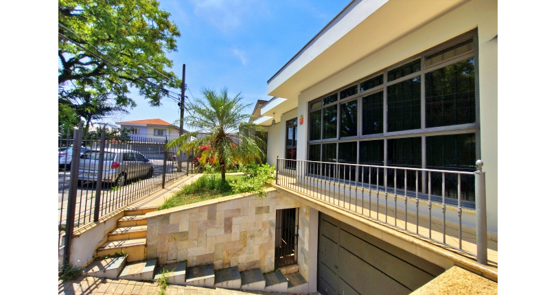 Linda Casa à venda no Bairro da Chácara Inglesa na Rua Cordovil Fernandes Lopes