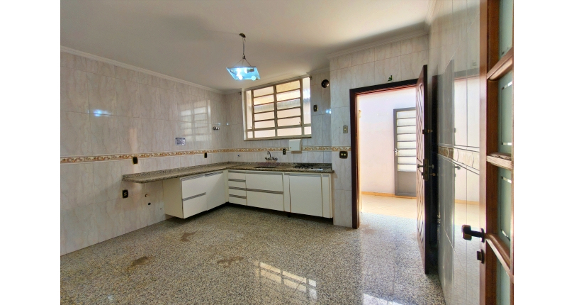 Linda Casa à venda no Bairro da Chácara Inglesa na Rua Cordovil Fernandes Lopes