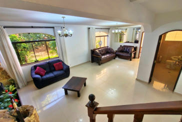 Lindo Sobrado à venda no Bairro do Jardim São José (Zona Norte) na Rua Doutor João Toniolo