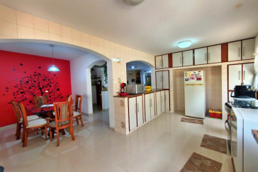 Lindo Sobrado à venda no Bairro do Jardim São José (Zona Norte) na Rua Doutor João Toniolo