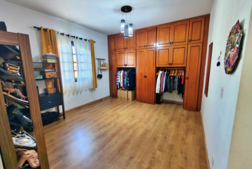 Lindo Sobrado à venda no Bairro do Jardim São José (Zona Norte) na Rua Doutor João Toniolo