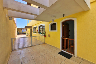 Lindo Sobrado à venda no Bairro do Jardim São José (Zona Norte) na Rua Doutor João Toniolo