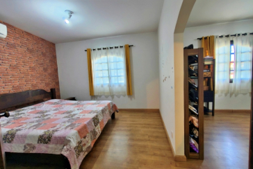 Lindo Sobrado à venda no Bairro do Jardim São José (Zona Norte) na Rua Doutor João Toniolo