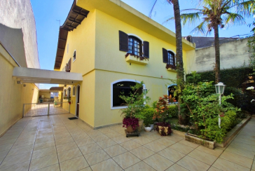 Lindo Sobrado à venda no Bairro do Jardim São José (Zona Norte) na Rua Doutor João Toniolo