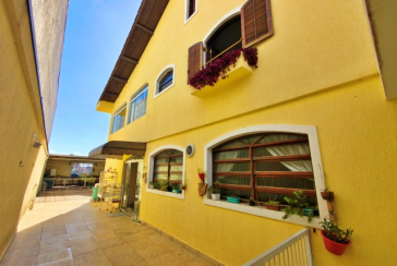 Lindo Sobrado à venda no Bairro do Jardim São José (Zona Norte) na Rua Doutor João Toniolo