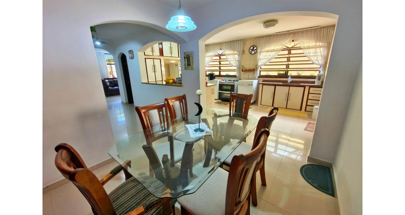 Lindo Sobrado à venda no Bairro do Jardim São José (Zona Norte) na Rua Doutor João Toniolo