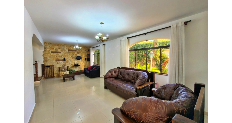 Lindo Sobrado à venda no Bairro do Jardim São José (Zona Norte) na Rua Doutor João Toniolo