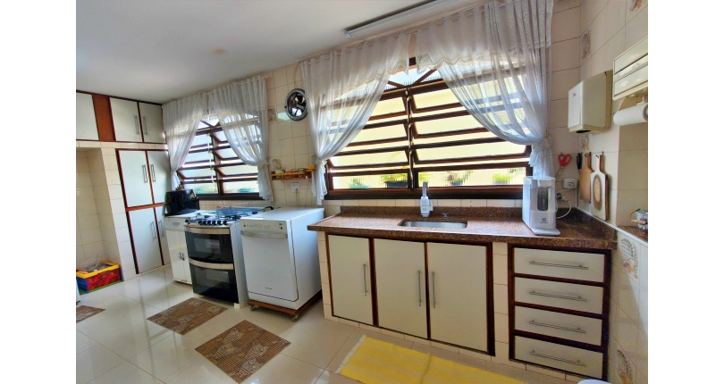 Lindo Sobrado à venda no Bairro do Jardim São José (Zona Norte) na Rua Doutor João Toniolo