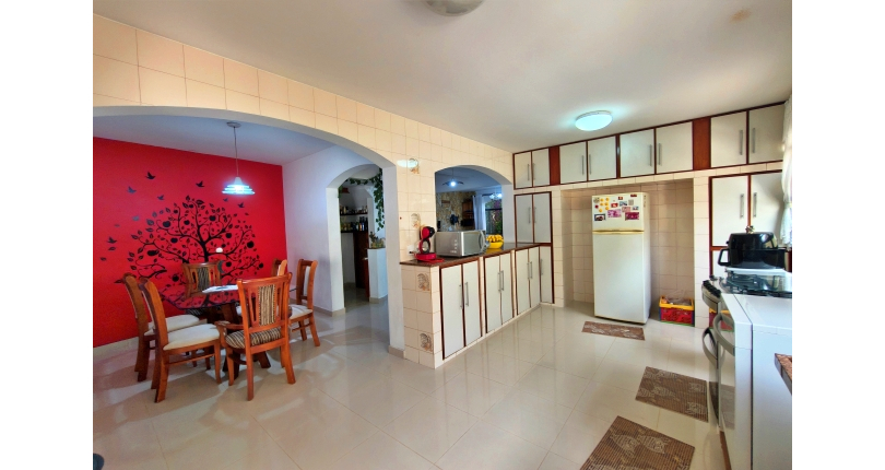 Lindo Sobrado à venda no Bairro do Jardim São José (Zona Norte) na Rua Doutor João Toniolo