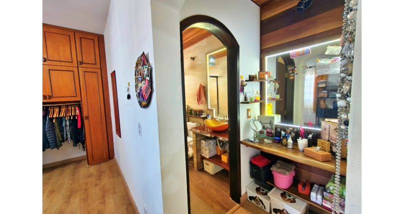 Lindo Sobrado à venda no Bairro do Jardim São José (Zona Norte) na Rua Doutor João Toniolo