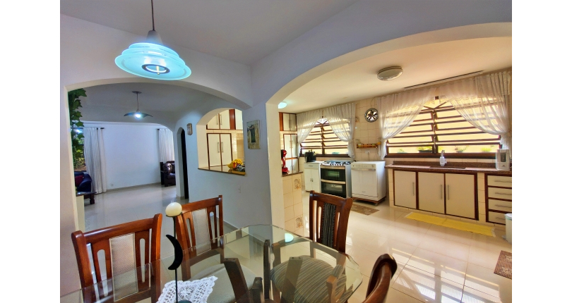 Lindo Sobrado à venda no Bairro do Jardim São José (Zona Norte) na Rua Doutor João Toniolo