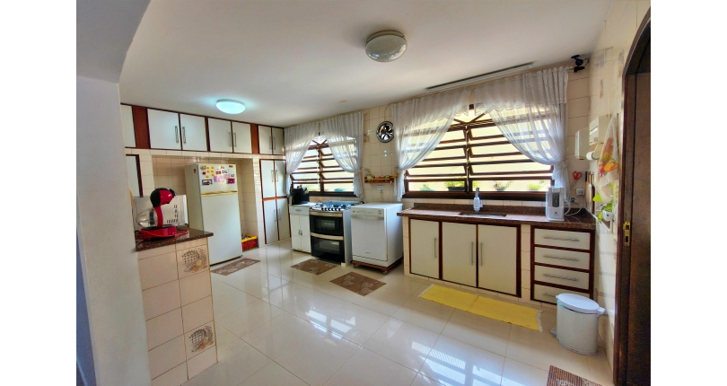 Lindo Sobrado à venda no Bairro do Jardim São José (Zona Norte) na Rua Doutor João Toniolo