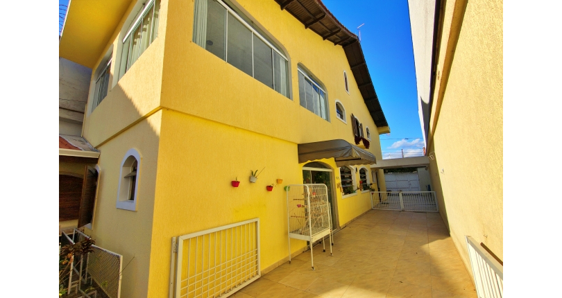 Lindo Sobrado à venda no Bairro do Jardim São José (Zona Norte) na Rua Doutor João Toniolo