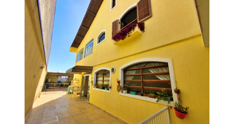 Lindo Sobrado à venda no Bairro do Jardim São José (Zona Norte) na Rua Doutor João Toniolo