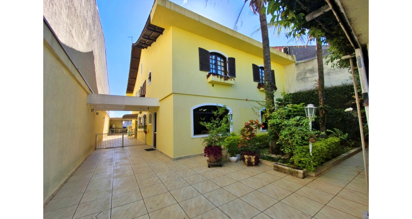 Lindo Sobrado à venda no Bairro do Jardim São José (Zona Norte) na Rua Doutor João Toniolo