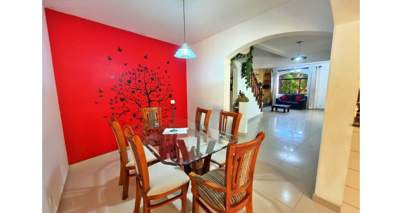 Lindo Sobrado à venda no Bairro do Jardim São José (Zona Norte) na Rua Doutor João Toniolo