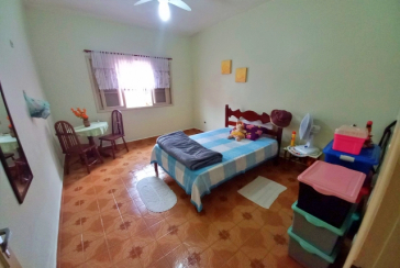 Ótima Casa Térrea à venda na Praia Grande no Bairro Caiçara na Avenida Lincoln