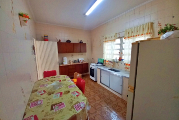 Ótima Casa Térrea à venda na Praia Grande no Bairro Caiçara na Avenida Lincoln