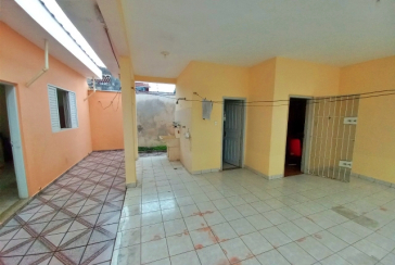 Ótima Casa Térrea à venda na Praia Grande no Bairro Caiçara na Avenida Lincoln