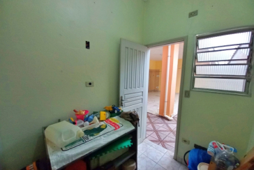 Ótima Casa Térrea à venda na Praia Grande no Bairro Caiçara na Avenida Lincoln