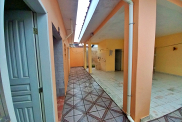 Ótima Casa Térrea à venda na Praia Grande no Bairro Caiçara na Avenida Lincoln