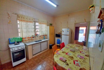 Ótima Casa Térrea à venda na Praia Grande no Bairro Caiçara na Avenida Lincoln