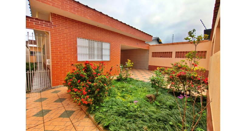 Ótima Casa Térrea à venda na Praia Grande no Bairro Caiçara na Avenida Lincoln