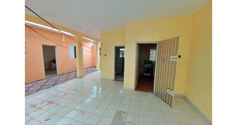 Ótima Casa Térrea à venda na Praia Grande no Bairro Caiçara na Avenida Lincoln