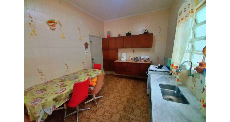 Ótima Casa Térrea à venda na Praia Grande no Bairro Caiçara na Avenida Lincoln