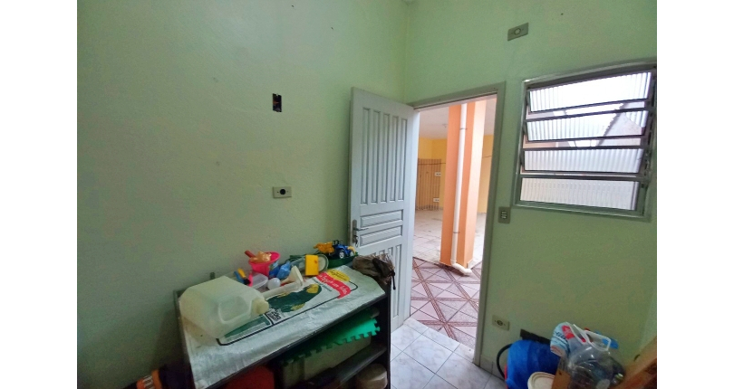 Ótima Casa Térrea à venda na Praia Grande no Bairro Caiçara na Avenida Lincoln