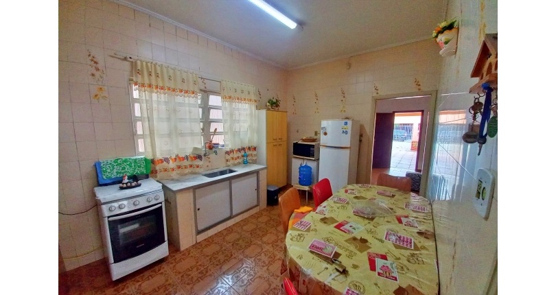 Ótima Casa Térrea à venda na Praia Grande no Bairro Caiçara na Avenida Lincoln