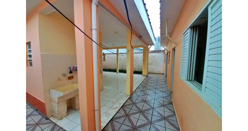 Ótima Casa Térrea à venda na Praia Grande no Bairro Caiçara na Avenida Lincoln