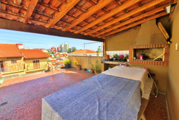 Sobrados à venda no Bairro da Chacara Inglesa na Rua Pompeu Sobrinho,