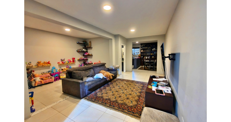 Sobrados à venda no Bairro da Chacara Inglesa na Rua Pompeu Sobrinho,