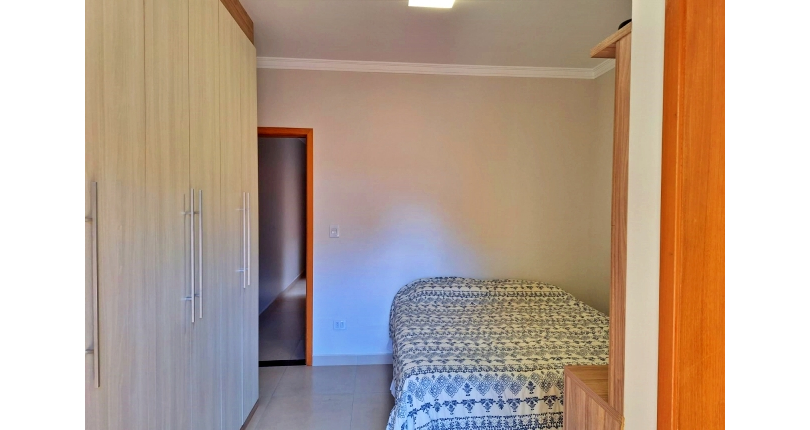 Lindo Sobrado à venda no Bairro do Jardim Regina na Rua Crispim Santos,