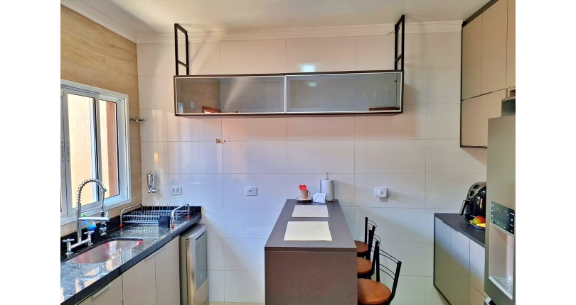 Lindo Sobrado à venda no Bairro do Jardim Regina na Rua Crispim Santos,