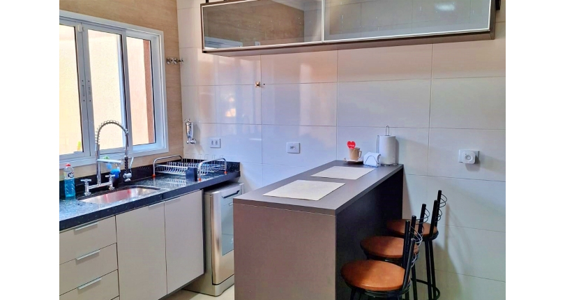 Lindo Sobrado à venda no Bairro do Jardim Regina na Rua Crispim Santos,