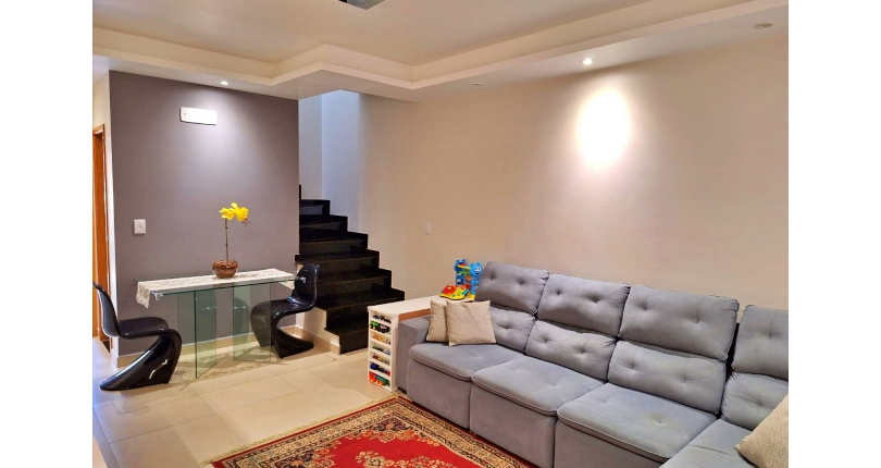 Lindo Sobrado à venda no Bairro do Jardim Regina na Rua Crispim Santos,