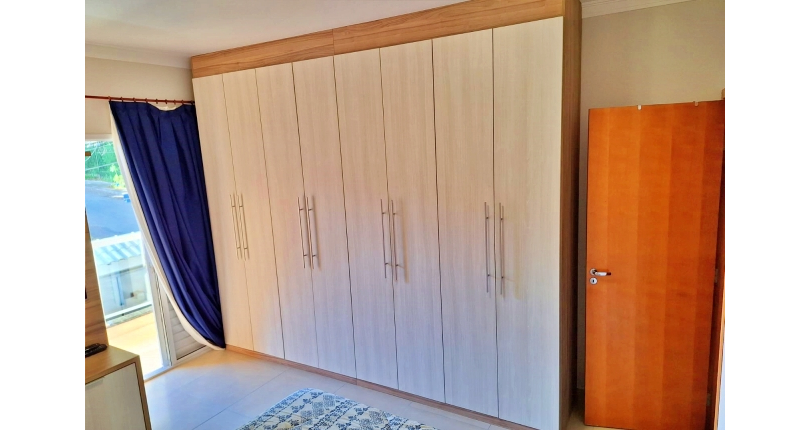 Lindo Sobrado à venda no Bairro do Jardim Regina na Rua Crispim Santos,