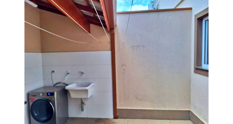 Lindo Sobrado à venda no Bairro do Jardim Regina na Rua Crispim Santos,