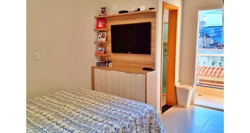 Lindo Sobrado à venda no Bairro do Jardim Regina na Rua Crispim Santos,