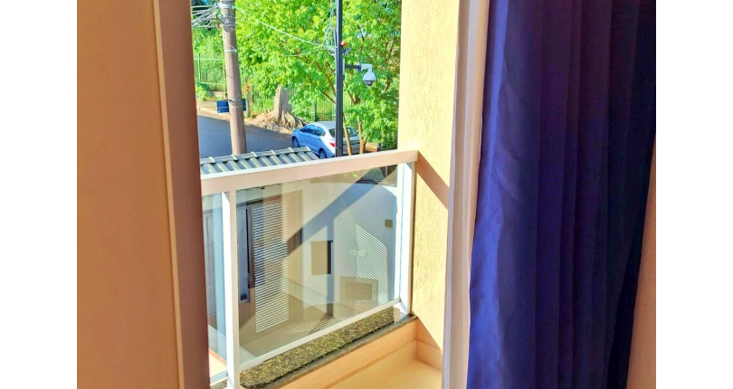 Lindo Sobrado à venda no Bairro do Jardim Regina na Rua Crispim Santos,