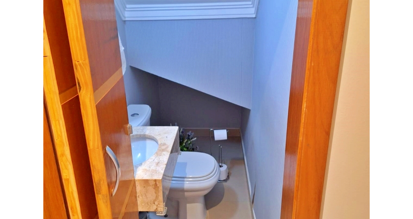 Lindo Sobrado à venda no Bairro do Jardim Regina na Rua Crispim Santos,