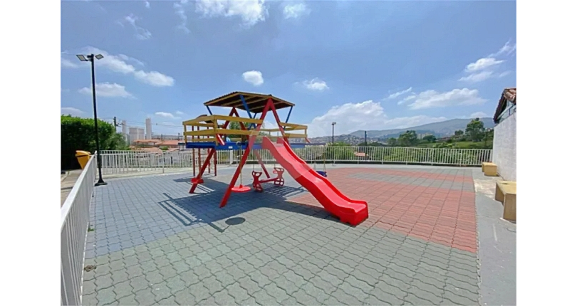 Sobrado à venda no Bairro do Jaraguá na Rua Jairo de Almeida 220