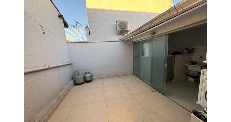 Sobrado à venda no Bairro do Conjunto Residencial Vista Verde na Rua Desembargador Plínio Novaes de Andrade