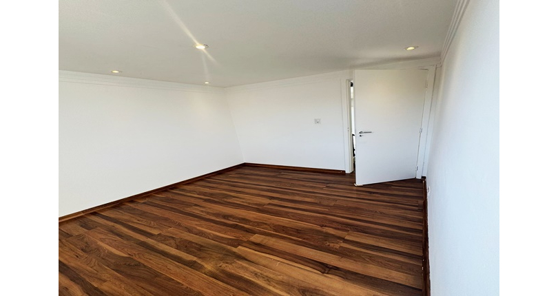 Apartamento Cobertura à venda no Bairro da Vila Zat na Rua Doutor Luís La Scala Júnior 174